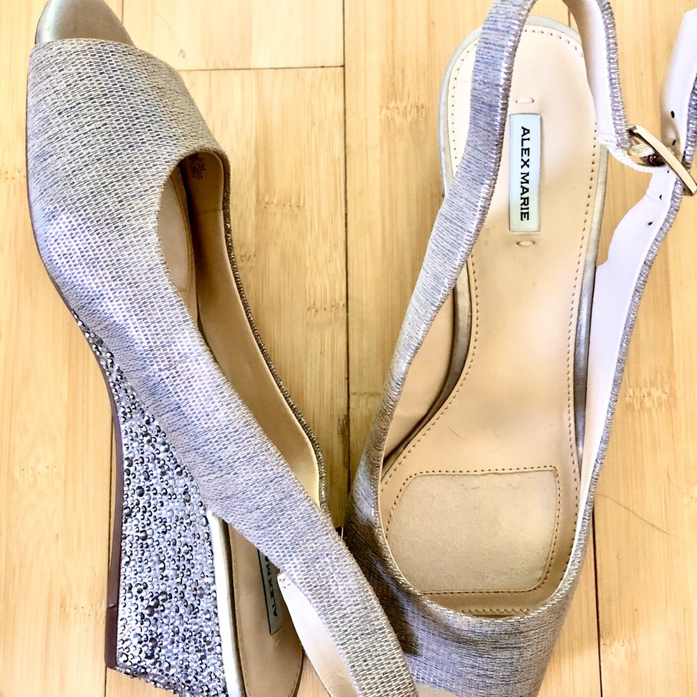 Alex Marie platform slides